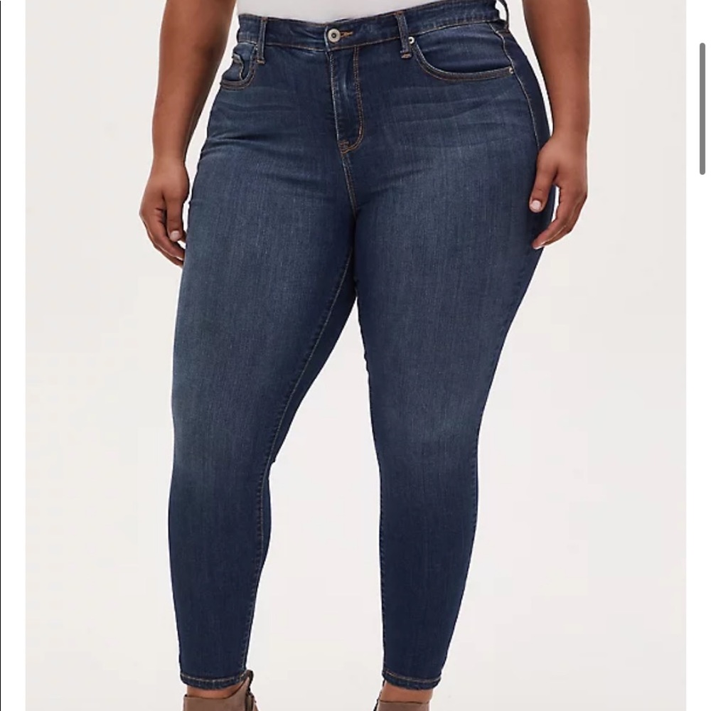 TORRID Size 20 SKY HIGH SKINNY JEAN - PREMIUM STRETCH DARK WASH